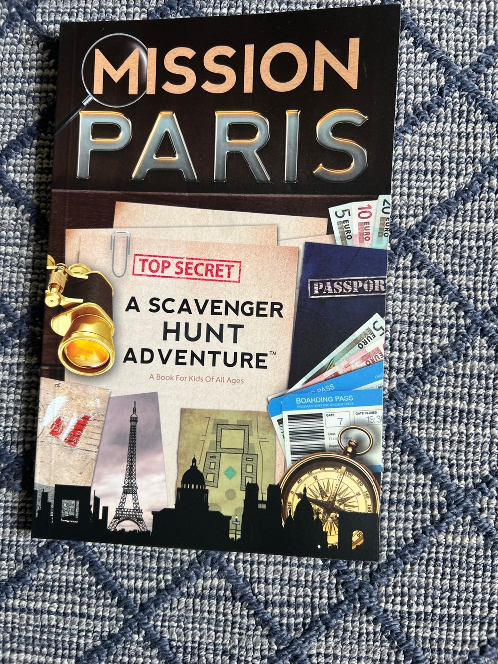 Mission Paris: A Scavenger Hunt Adventure - Black Cover